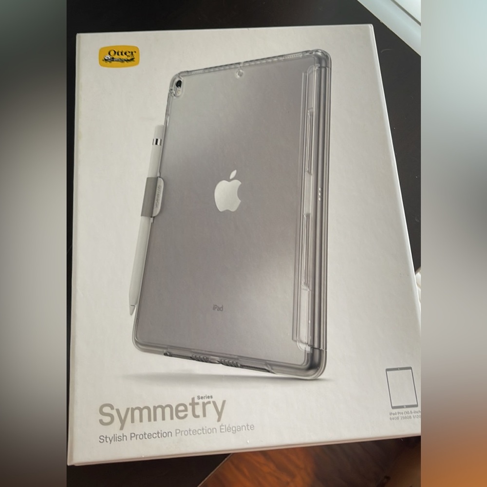 OtterBox iPad 10.5-inch Symmetry Clear Case